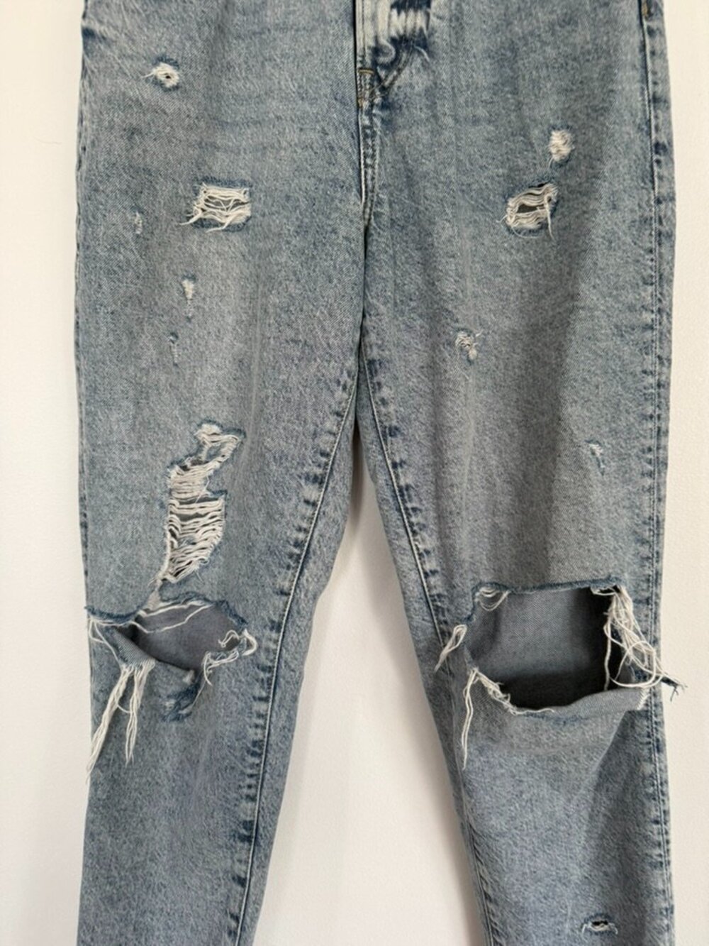 H&M Mom Jeans Light Wash Distressed High Waist Denim Size 6 - Picture 3 of 10